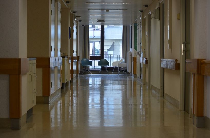 Χαμός στην Ξάνθη: Συγγενείς εισέβαλαν σε νοσοκομείο για να αρπάξουν ασθενή με κορωνοϊό