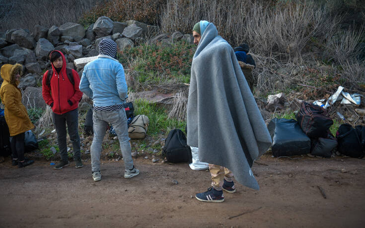 Βάρκα με 11 πρόσφυγες και μετανάστες έφτασε στη βόρεια Λέσβο