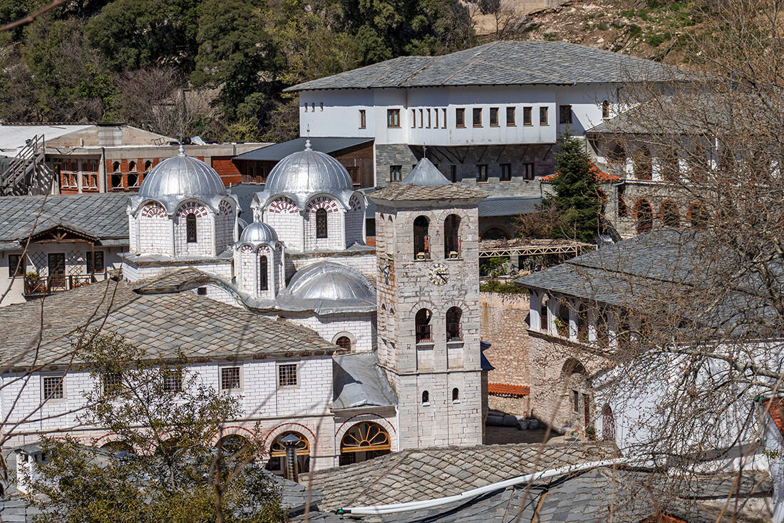 Το παλαιότερο εν ενεργεία μοναστήρι της Ευρώπης βρίσκεται στην Ελλάδα και κουβαλά μια μαρτυρική ιστορία