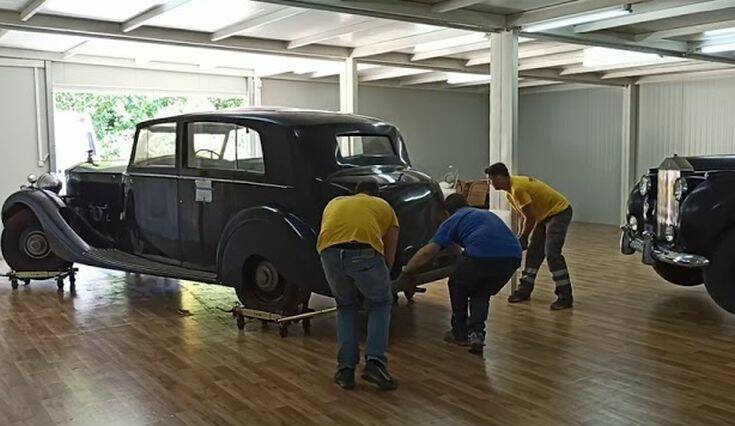Το Υπουργείο Πολιτισμού απαντά σε ερωτήματα για τη συντήρηση των βασιλικών οχημάτων στο Τατόι
