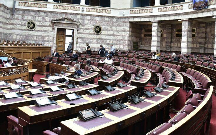 Υπερψηφίστηκαν από τις επιτροπές της Βουλής τα μέτρα αντιμετώπισης των συνεπειών του κορονοϊού