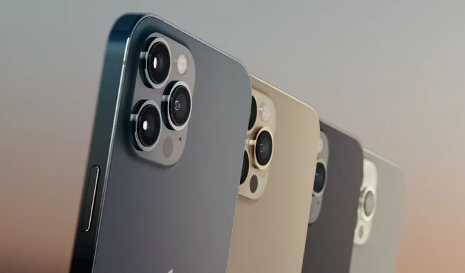 Η Samsung τρολάρει την Apple που δεν θα δίνει πια φορτιστή και ακουστικά με τα νέα iPhone 12