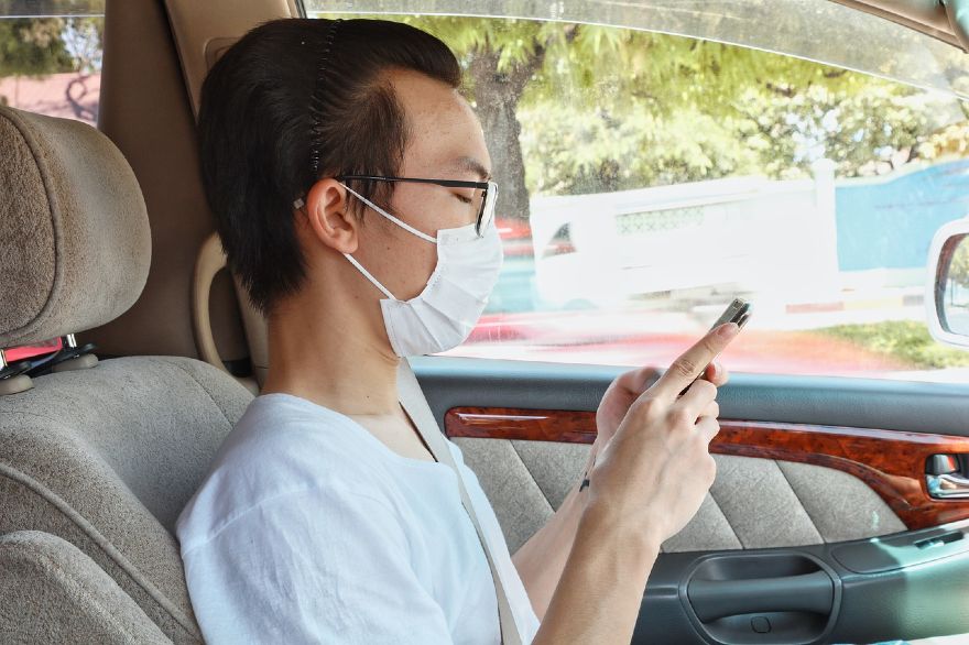 Κορωνοϊός: Πότε φοράω μάσκα στο αυτοκίνητο – Πόσοι μπορούν να μπουν