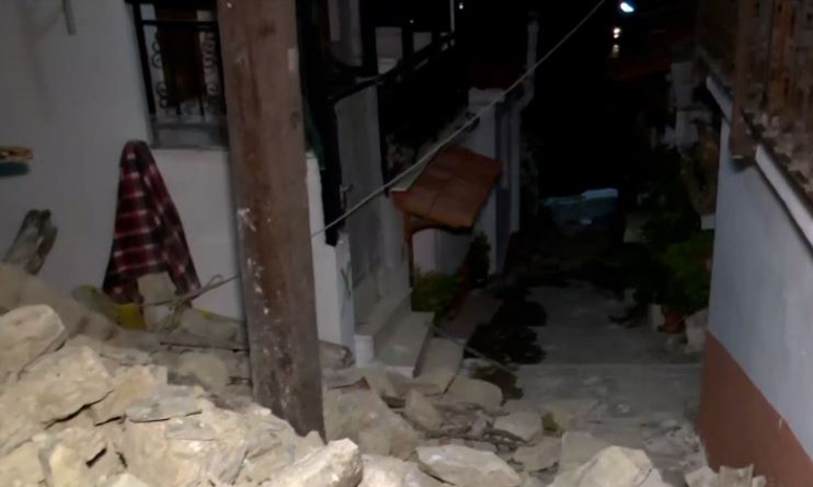 Σεισμός στη Σάμο: Ακατάλληλα 300 σπίτια και 11 σχολεία