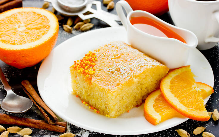 Σιροπιαστό κέικ πορτοκαλιού με καρύδα