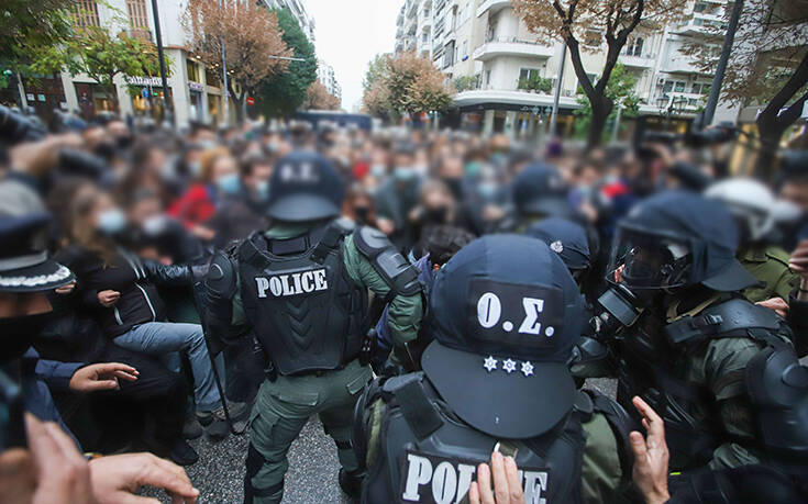 Πολυτεχνείο 2020: Ο Δικηγορικός Σύλλογος Θεσσαλονίκης καταγγέλλει ότι επιβλήθηκαν πρόστιμα σε δικηγόρους στις 17 Νοεμβρίου