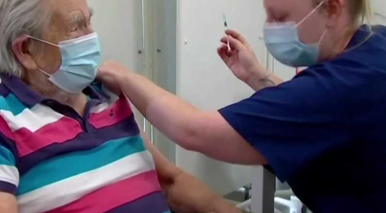 90χρονος άντρας έκανε εμβόλιο κατά του κορωνοϊού για να μπορεί «να κυνηγάει ξανά γυναίκες»
