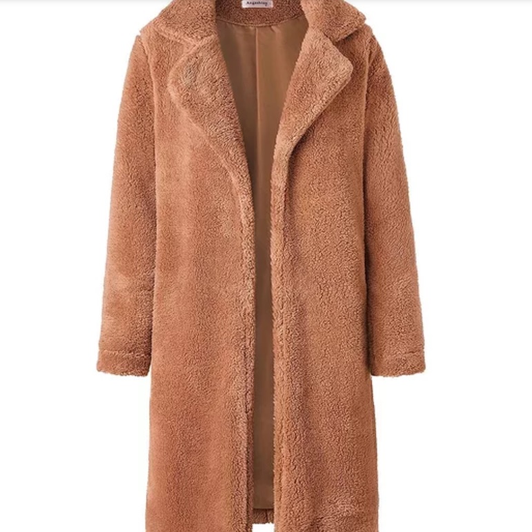 Σήμερα όλες οι Influencers φοράνε αυτό το παλτό που κοστίζει μόνο 38 Ευρώ