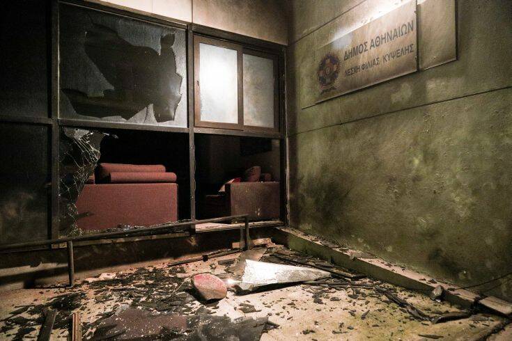Δήμος Αθηναίων για την επίθεση στα γραφεία της Δημοτικής Αστυνομίας: Τους αφήνουμε στην κρίση των πολιτών
