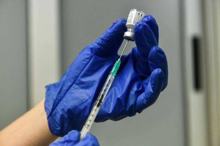 Ανοίγει αύριο η πλατφόρμα των ραντεβού εμβολιασμού κατά του κορονοϊού για τους άνω των 85 ετών