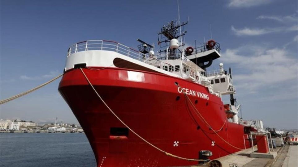 Μεταναστευτικό: Το Ocean Viking διέσωσε πάνω από 400 πρόσφυγες στη Μεσόγειο