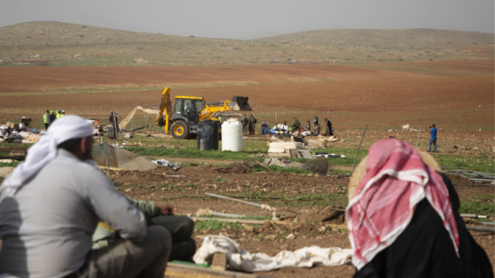 Ισραήλ: Η Ε.Ε. επικρίνει την καταστροφή χωριού Βεδουίνων στην κατεχόμενη Δυτική Όχθη