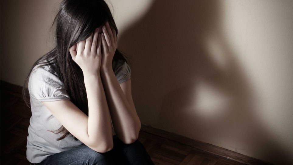 Καταγγελία 24χρονης από την Κοζάνη: «Όταν ήμουν 13 ετών με παρενοχλούσε ο δάσκαλος που είχα στο δημοτικό»