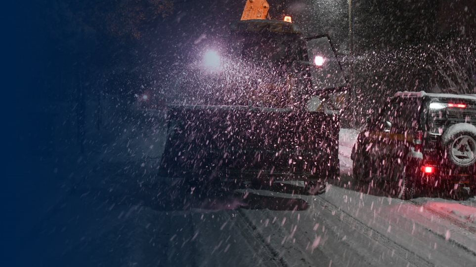 Κακοκαιρία «Μήδεια»: Ολονύχτια μάχη με τα χιόνια – Ποιοι δρόμοι έκλεισαν– Πού χρειάζονται αλυσίδες