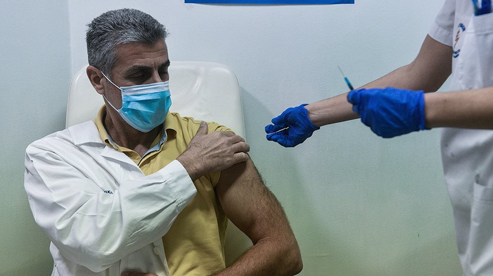 Εμβολιασμοί: Στις 10:30 και όχι στις 8:00 θα ξεκινήσουν σήμερα λόγω κακοκαιρίας στην Αττική
