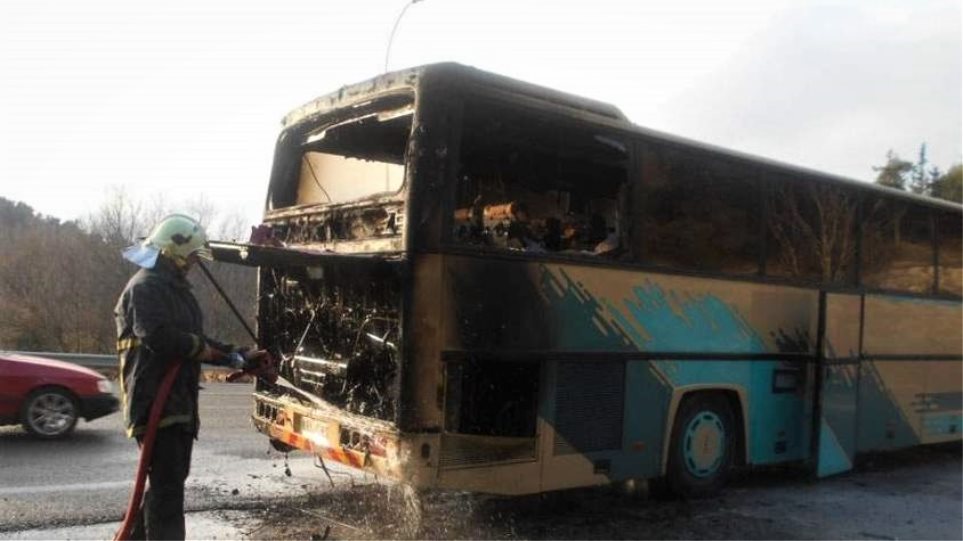 Μαρτίνο: Λεωφορείο του ΚΤΕΛ Θεσσαλονίκης τυλίχτηκε στις φλόγες