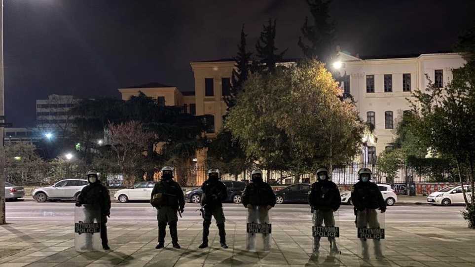 Θεσσαλονίκη: Σε αστυνομικό κλοιό το Αριστοτέλειο Πανεπιστήμιο (βίντεο)
