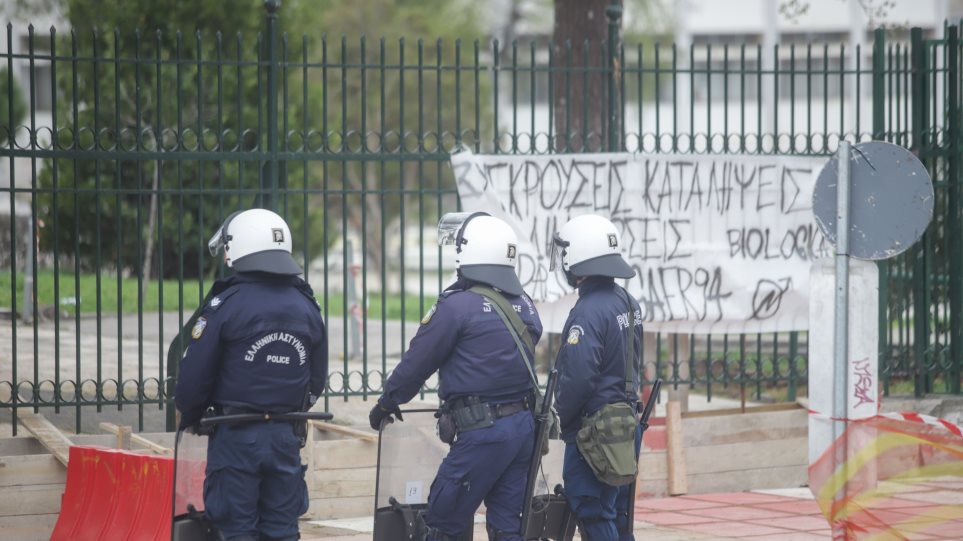 Θεσσαλονίκη: Βόμβες μολότοφ εντόπισε η αστυνομία στο ΑΠΘ