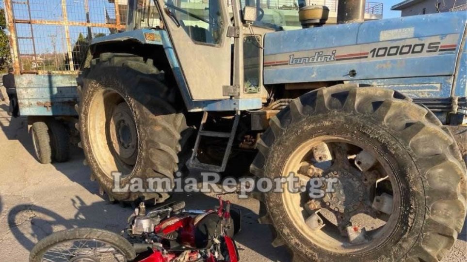 Λαμία: Μηχανάκι συγκρούστηκε με τρακτέρ – Σε κρίσιμη κατάσταση ο 19χρονος οδηγός του δικύκλου