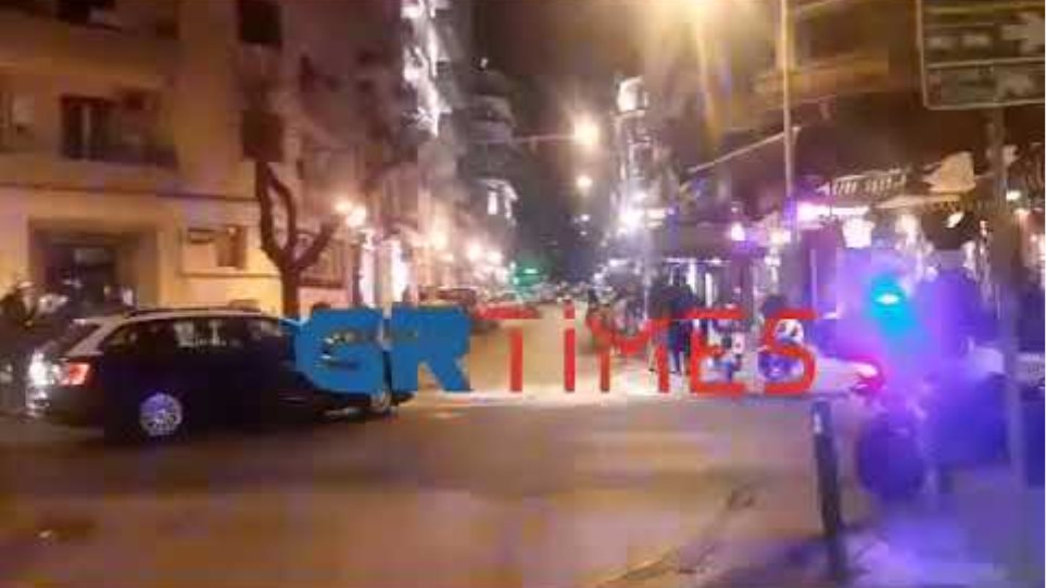Θεσσαλονίκη: Απίστευτος συνωστισμός χθες το βράδυ στη Μητροπόλεως