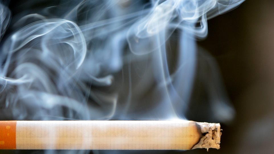 Έρευνα: Οι Έλληνες καπνίζουν περισσότερο κατά τη διάρκεια του lockdown