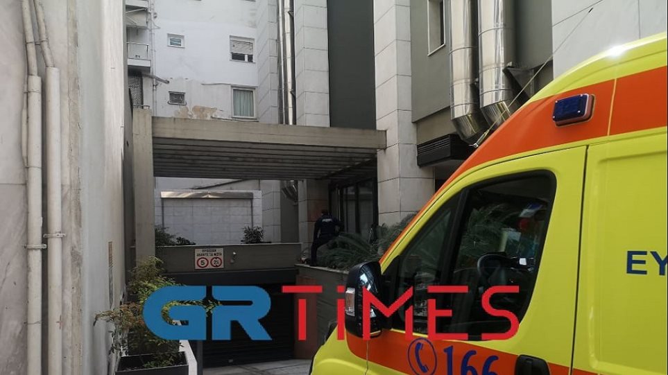 Θεσσαλονίκη: Άνδρας έκανε «βουτιά» θανάτου από τον έβδομο όροφο πολυκατοικίας