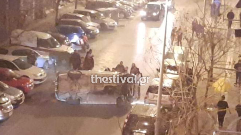 Θεσσαλονίκη: Ανατροπή οχήματος με την οδηγό να «εξαφανίζεται» μετά τον απεγκλωβισμό της – Δείτε βίντεο