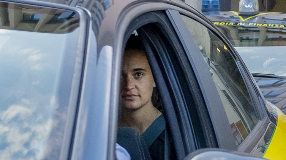 Ιταλία: Δικαστήριο έβαλε στο αρχείο τη δίωξη σε βάρος της Καρόλας Ρακέτε – Συμμετείχε σε επιχειρήσεις διάσωσης προσφύγων