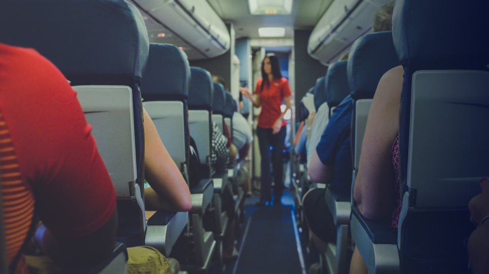 ΗΠΑ: Η βίαιη συμπεριφορά επιβατών φέρνει «πάγωμα» στο σερβίρισμα αλκοόλ στη διάρκεια των πτήσεων