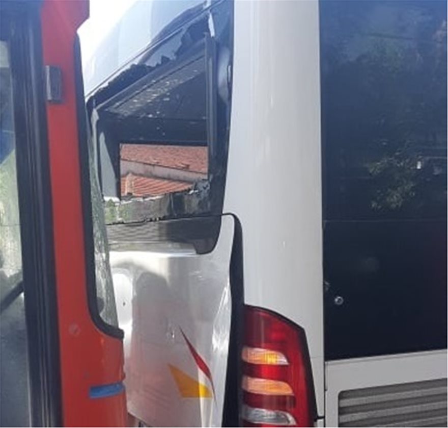 Θεσσαλονίκη: Συγκρούστηκαν δυο λεωφορεία του ΟΑΣΘ – Τραυματίστηκε ελαφρά μια γυναίκα