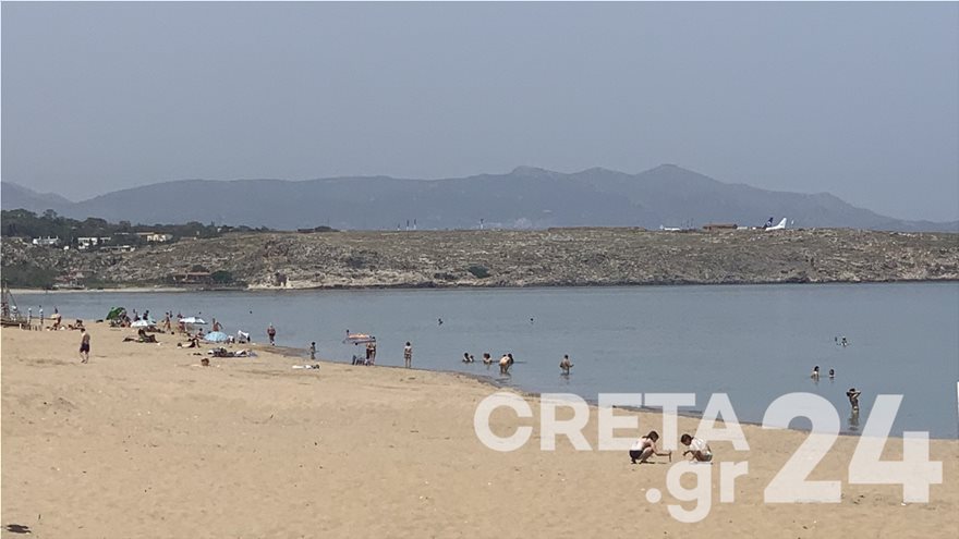 Κρήτη: Πάσχα στις παραλίες για τους κατοίκους του Ηρακλείου – Δείτε φωτογραφίες