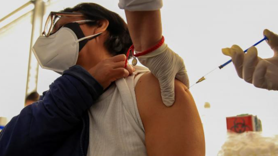 Ηνωμένα Αραβικά Εμιράτα: Υποχρεωτικός ο εμβολιασμός για όλους όσοι παρακολουθούν «ζωντανές εκδηλώσεις»