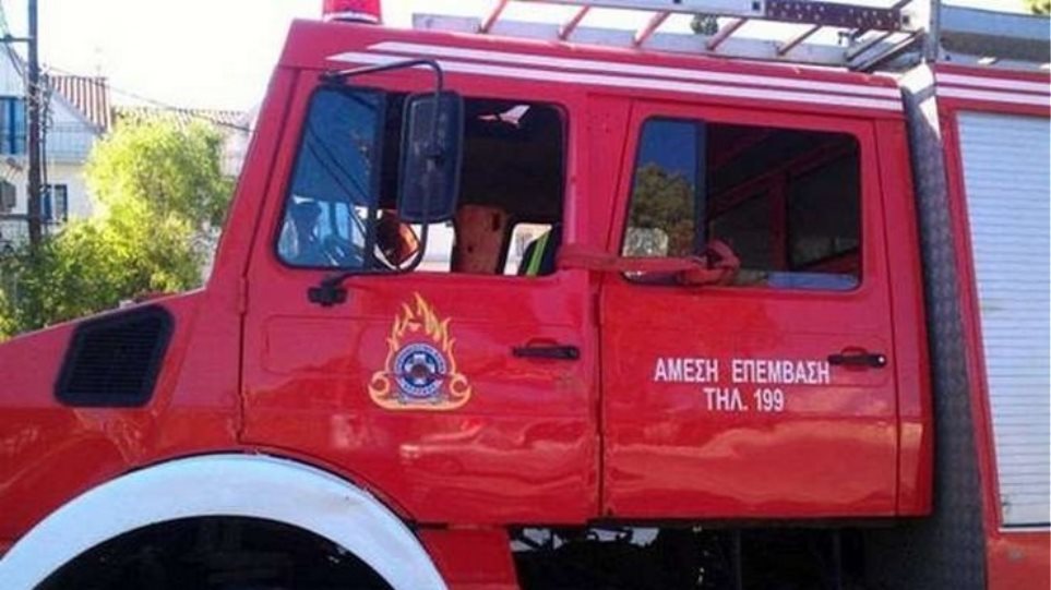 Φωτιά σε κατάστημα ρούχων στην Αργυρούπολη – Επί τόπου η πυροσβεστική
