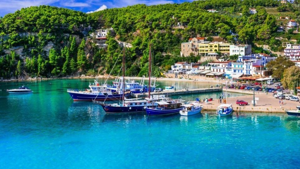 Τουρισμός: Τι πραγματικά ισχύει με το δημοσίευμα της Sun για τα ελληνικά νησιά και την βρετανική «πράσινη λίστα»