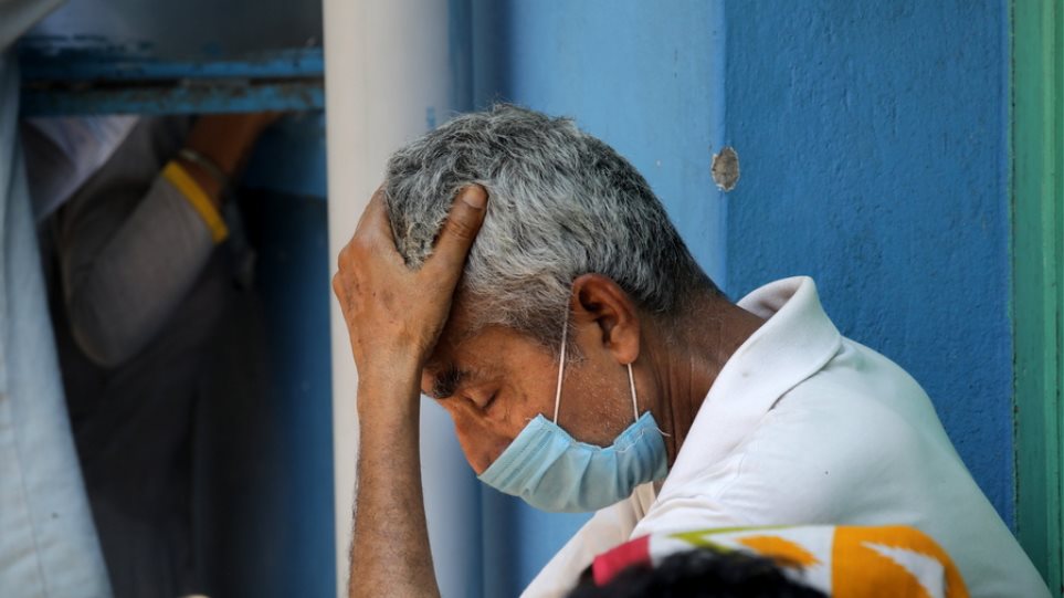 Κορωνοϊός – Ινδία: Ξεπεράστηκε το «μαύρο» ορόσημο των 300.000 θανάτων εξαιτίας της Covid-19