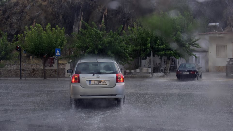 Καιρός: Καταιγίδες και χαλάζι σήμερα σε Μακεδονία, Θράκη – Βροχές στα βορειοανατολικά την Τετάρτη – Δείτε βίντεο