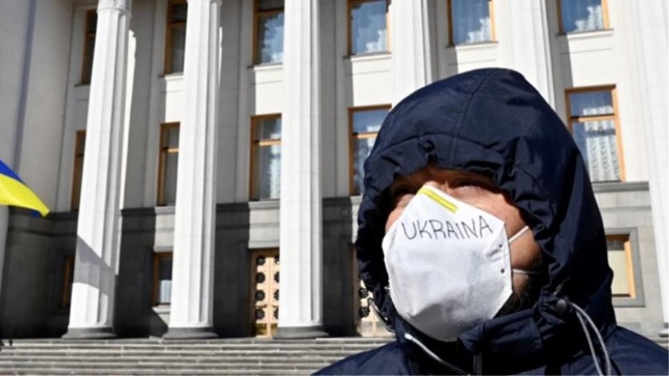 Κορωνοϊός – Ουκρανία: Παραμένει το lockdown παρά τη μείωση στα κρούσματα