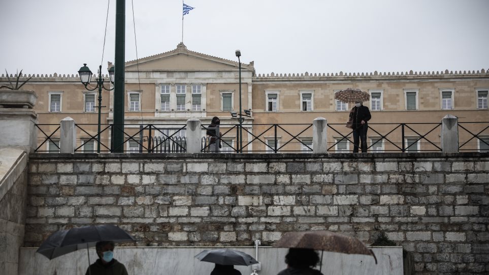Καιρός: Καταιγίδες και χαλάζι την Τετάρτη σε Ιόνιο και Πελοπόννησο, βροχές στην Αθήνα – Νέοι χάρτες, βίντεο