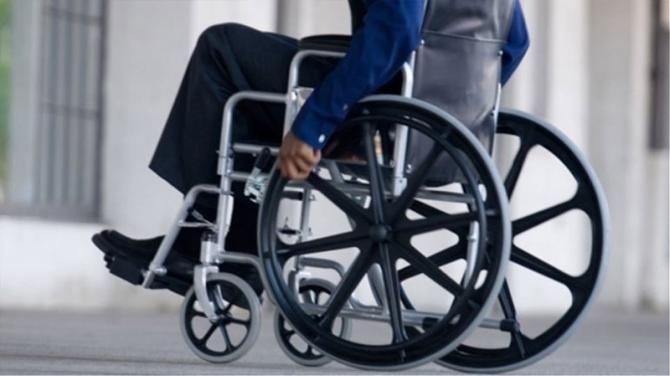 Δωρεά δύο αναπηρικών αμαξιδίων του Δήμου Περιστερίου σε ογκολογικό νοσοκομείο