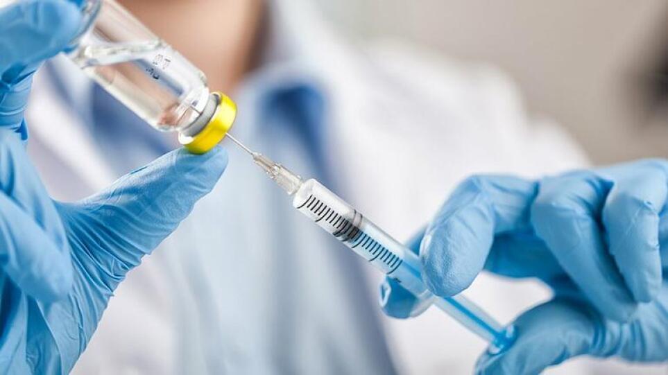 Ηράκλειο – κορωνοϊός: Εμβολιάστηκε γυναίκα 103 ετών
