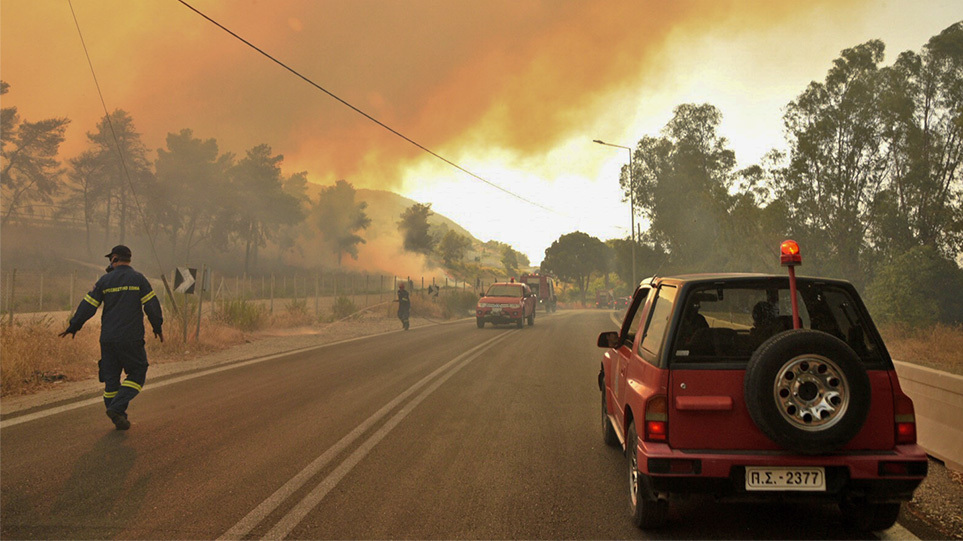 Μεγάλη φωτιά στην Αχαΐα – Πρόεδρος Δημοτικού Συμβουλίου Αιγιαλείας: Κάηκαν πάνω από 20 σπίτια στη Ζήρια