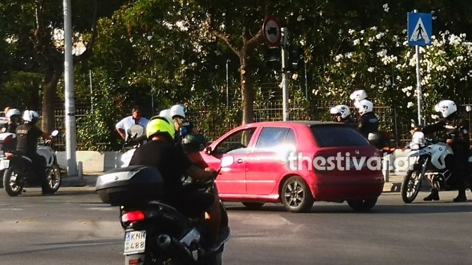 Θεσσαλονίκη: Συμπλοκή μετά από τροχαίο – Τραυματίστηκε ελαφρά ένας αστυνομικός