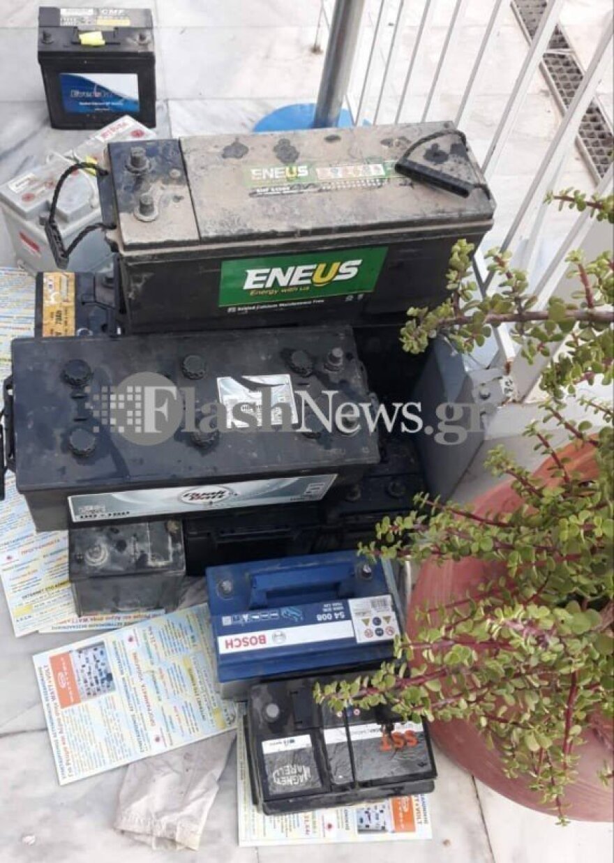 Νταλίκα με δεκάδες κλεμμένες μπαταρίες οχημάτων εντοπίστηκε στα Χανιά (φωτογραφίες)
