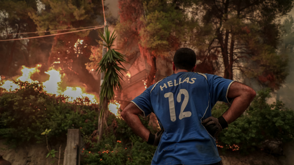 Εύβοια: «Εξομαλύνεται η κατάσταση με τις πυρκαγιές γιατί έσβησαν στην θάλασσα», λέει ο δήμαρχος Ιστιαίας