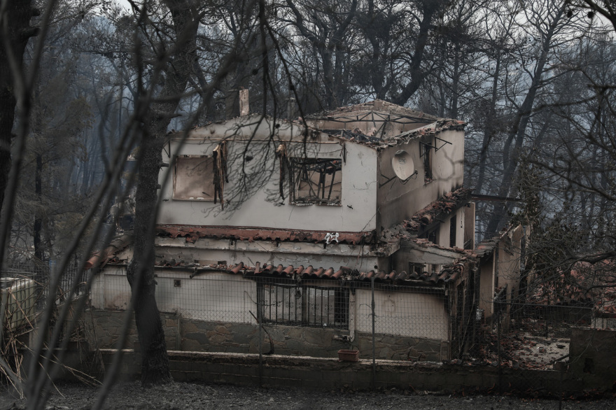 Φωτιά στην Αττική: Το μέγεθος της καταστροφής σε εικόνες