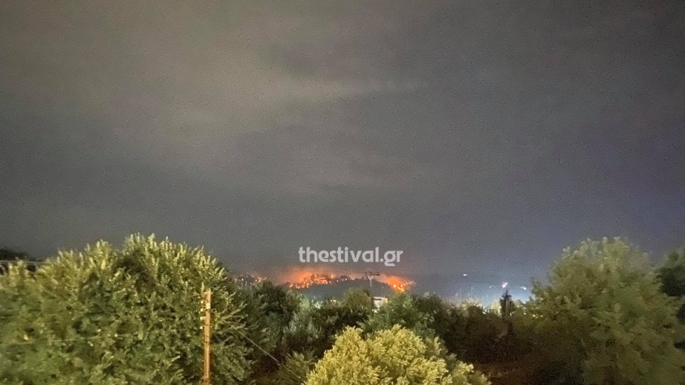 Χαλκιδική: Συνεχίζουν να καίνε οι φωτιές σε Κασσάνδρα και Σιθωνία – Σηκώθηκε αεροσκάφος για την κατάσβεση