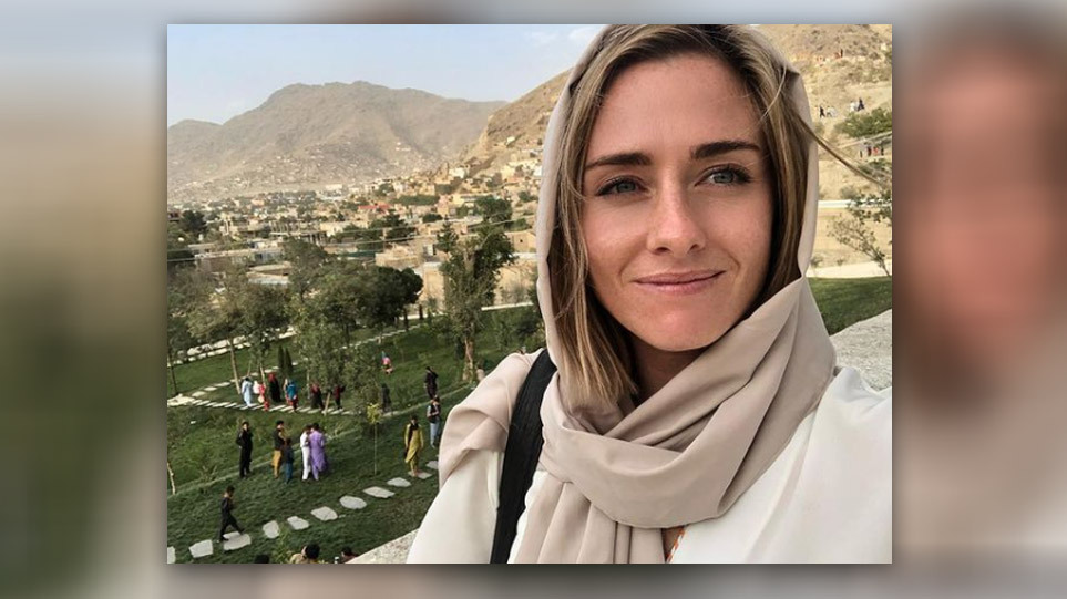 Σάρλοτ Μπέλλις: Η θαρραλέα δημοσιογράφος που έκανε την πρώτη ερώτηση στην συνέντευξη Τύπου των Ταλιμπάν