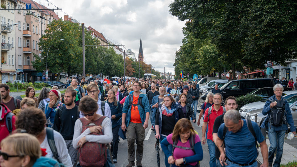 Γερμανία: Νέα διαδήλωση κατά των μέτρων για την COVID19 – 80 προσαγωγές