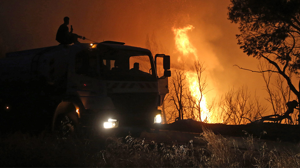 Ολονύχτια μάχη με τις φλόγες σε Εύβοια και Μεσσηνία – Εκκενώσεις χωριών και οικισμών
