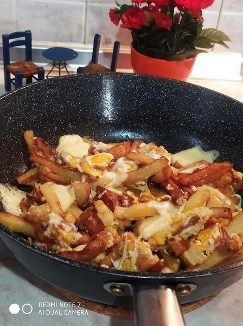 Πατάτες με αυγά και τυρί στο τηγάνι κ η τεχνική του..!!!